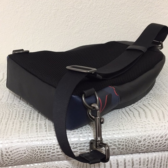 New Coach Men’s Charles pack shoulder bag - Picture 3 of 6